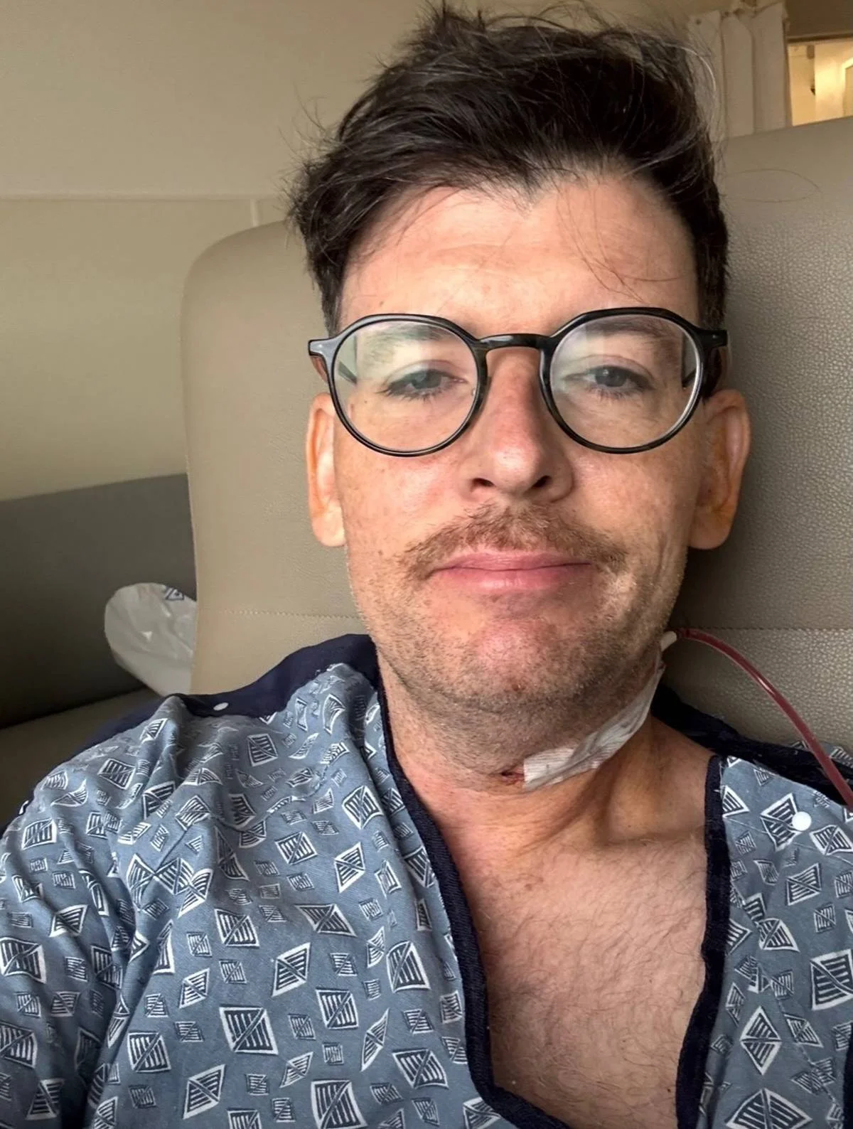 Conhecido pelo seriado The Pitt, o ator Moshe Kasher, de 46 anos, alertou os seguidores após descobrir que está com câncer nas amígdalas causado ao HPV Conhecido pelo seriado The Pitt, o ator Moshe Kasher, de 46 anos, alertou os seguidores após descobrir que está com câncer nas amígdalas causado ao HPV