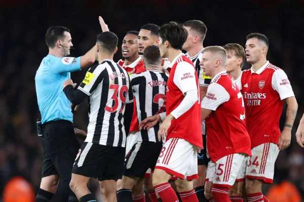 Inglês: líder Arsenal empata com Newcastle e United vence mais uma