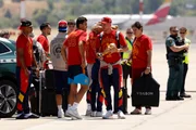 Seleção da Espanha desembarca em Madri após título da Copa do Mundo - imagem 4 Seleção da Espanha desembarca em Madri após título da Copa do Mundo - imagem 4