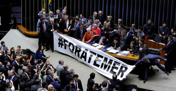 Estopim da briga na Câmara foi Maia pedir uso das Forças Armadas