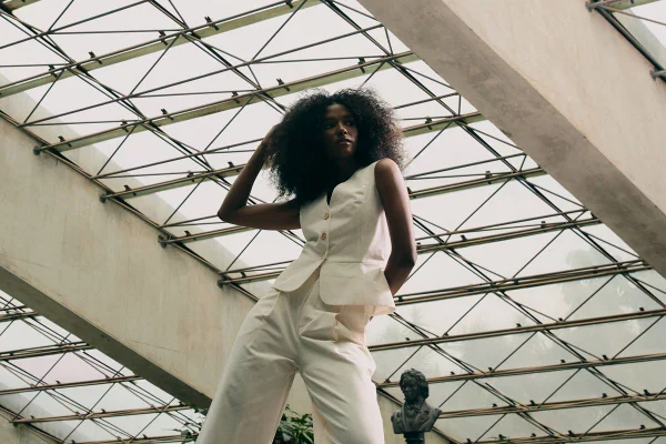 Modelo em editorial de moda do Metrópoles Catwalk - Metrópoles