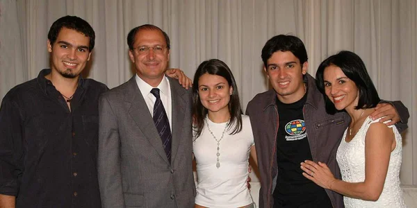 Políticos repercutem Dia dos Pais nas redes sociais. Veja homenagens