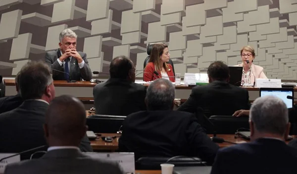 No Senado, ministra defende junção de terras indígenas e agronegócio