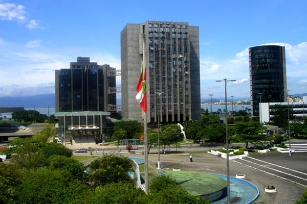 Imagem colorida do prédio do Tribunal de Justiça de Santa Catarina