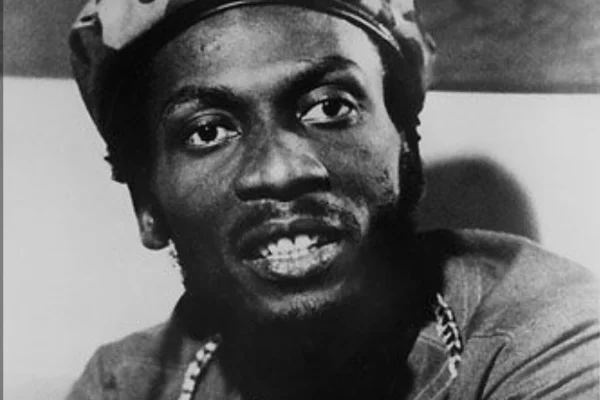 Ex-BBB que namorou Jimmy Cliff lamenta morte e mostra foto com cantor