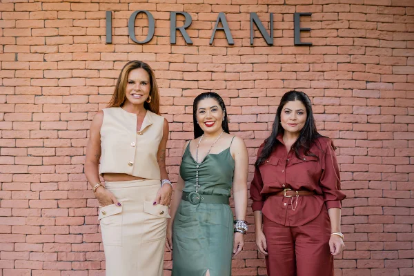 Claudia Salomão reúne convidadas em lançamento de coleção na Iorane
