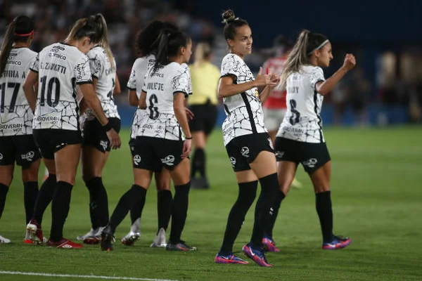 Mais de 33 mil pessoas num jogo de futebol feminino. É recorde!