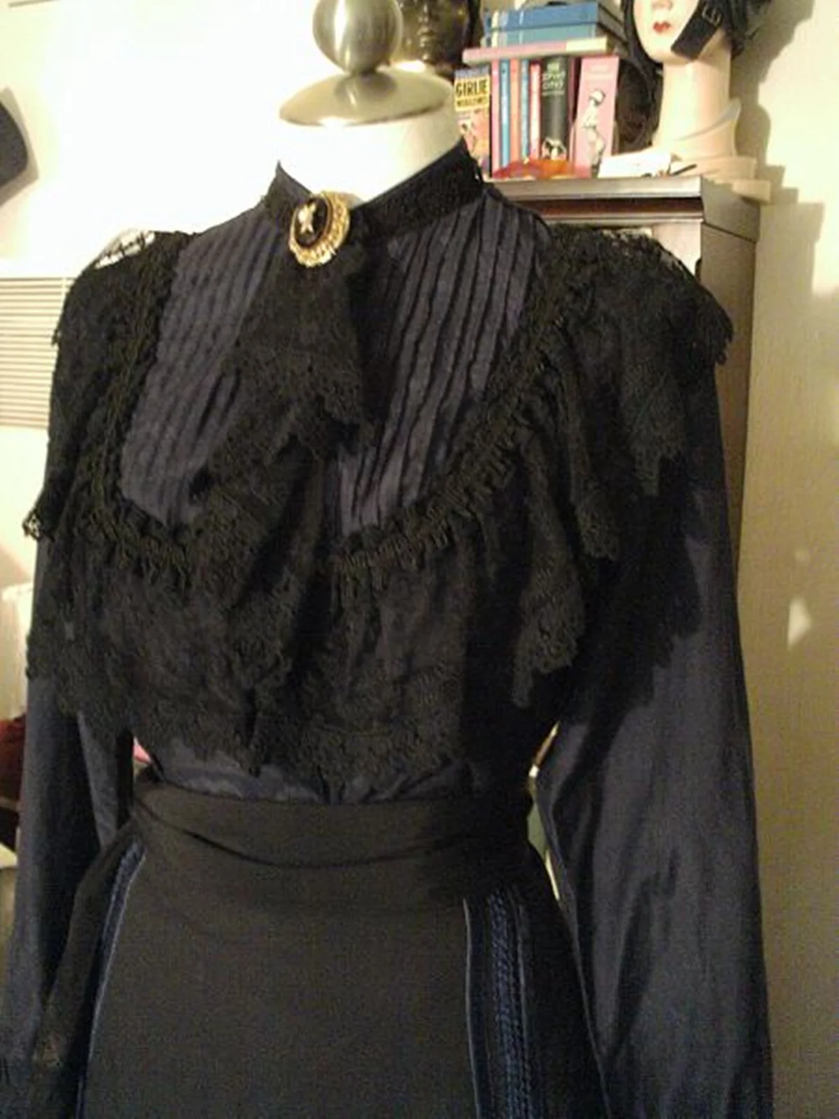 Roupa de Lizzie Borden, exposta em museu Roupa de Lizzie Borden, exposta em museu