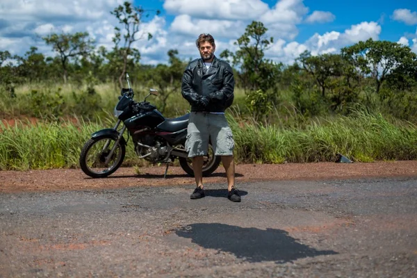 A vida depois de… Cruzar com um buraco no meio do caminho e parar no hospital
