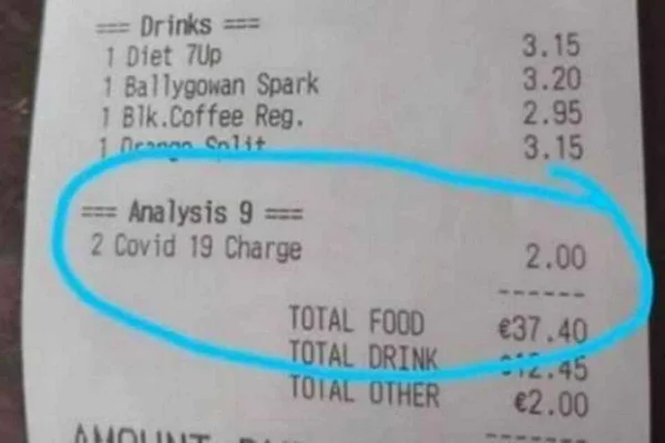 Bar na Irlanda cobra taxa Covid-19