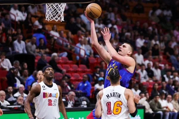 Jokic anota 40º duplo-duplo na temporada e Nuggets vencem Miami Heat