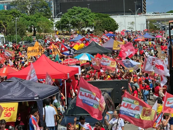 Ato da virada reúne 40 mil apoiadores de Lula na Esplanada, diz organização - destaque galeria Ato da virada reúne 40 mil apoiadores de Lula na Esplanada, diz organização - destaque galeria