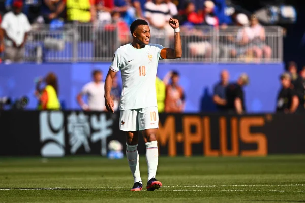 Foto colorida de Kylian Mbappé - Metrópoles