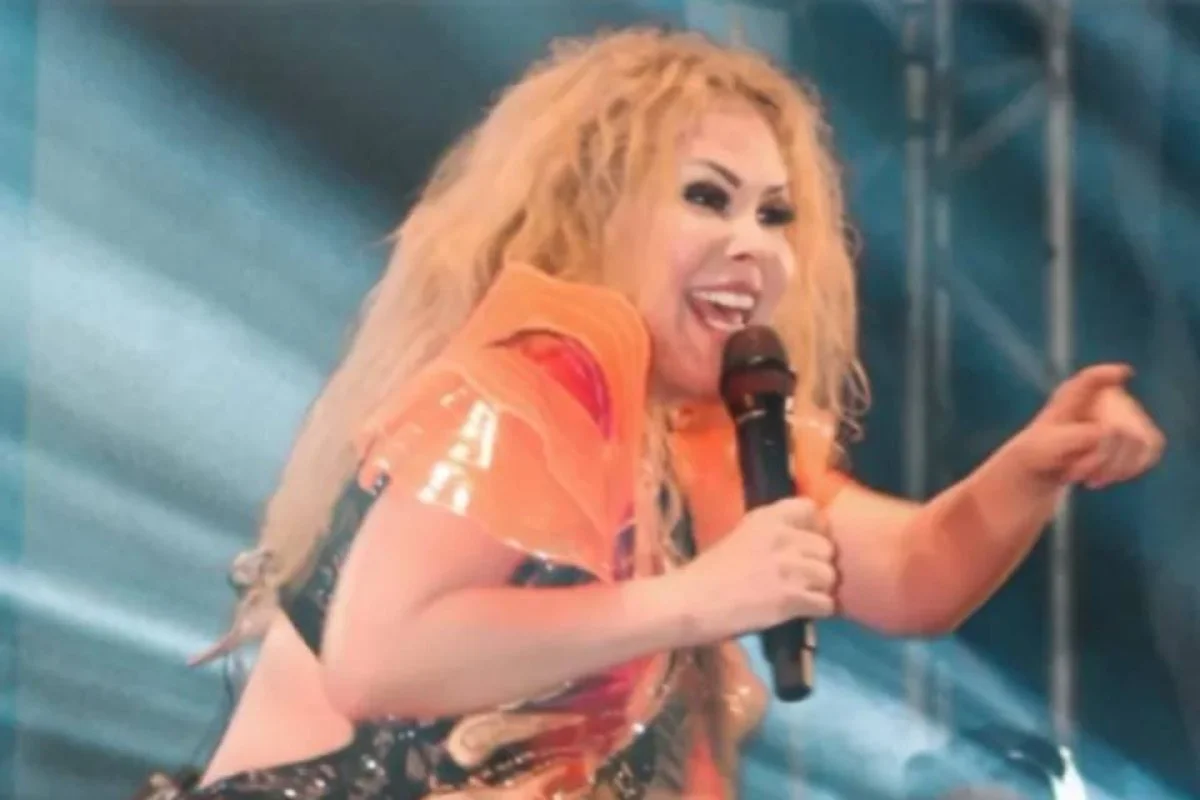 Recentemente, Joelma surgiu com o rosto muito inchado em um show e preocupou os fãs. O motivo? Covid-19 Recentemente, Joelma surgiu com o rosto muito inchado em um show e preocupou os fãs. O motivo? Covid-19