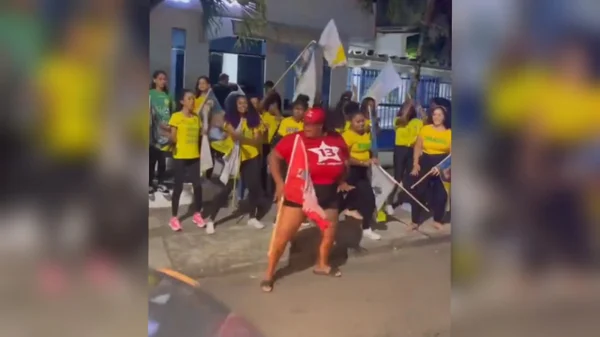 Vídeo: apoiadoras de Lula e de Bolsonaro dançam juntas na Bahia