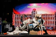 Suzuya e Yamazaki em apresentação no Campeonato mundial de Cosplay Suzuya e Yamazaki em apresentação no Campeonato mundial de Cosplay