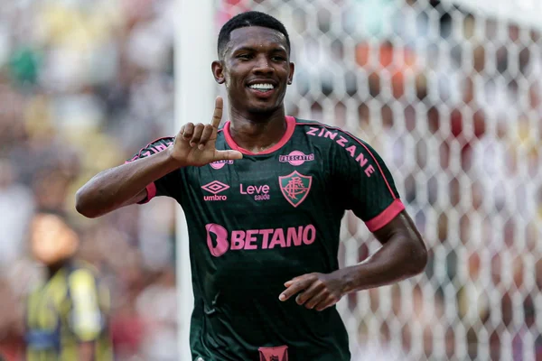 Fluminense derrota Madureira e reassume a liderança no Carioca