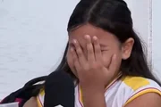 Menina vai às lágrimas ao falar da mãe na TV ao vivo