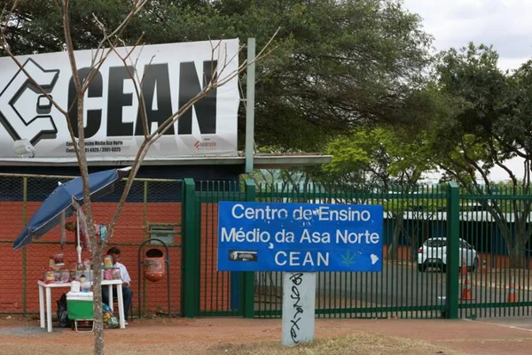Coordenador do Cean é acusado de proibir aluno trans de usar banheiro