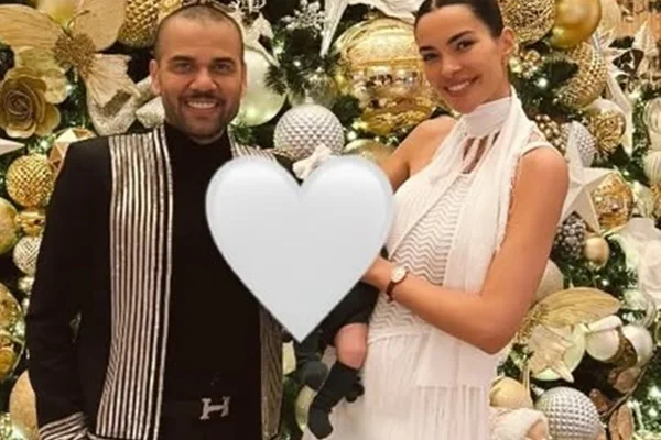 Joana Sanz posta clique raro de Daniel Alves com o filho no colo - Metrópoles