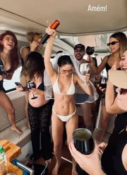 Juliette celebra sua despedida de solteira ao lado de amigas Juliette celebra sua despedida de solteira ao lado de amigas