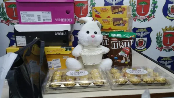 Casal é preso após furtar chocolates em shopping em Curitiba