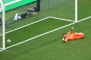 Muslera falha e Espanha abre o placar com Baena Muslera falha e Espanha abre o placar com Baena