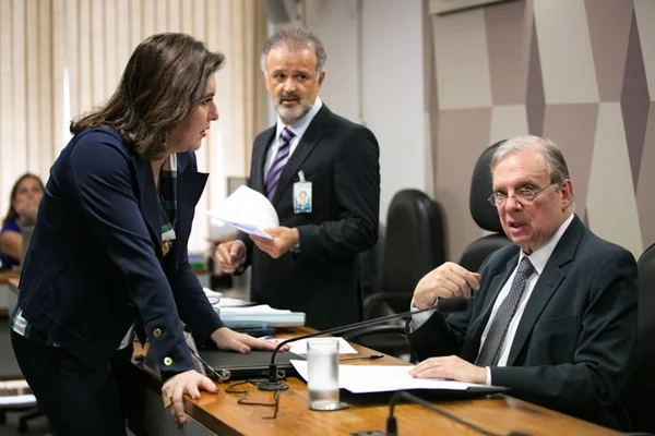 CCJ do Senado aprova reforma da Previdência. Plenário vota hoje