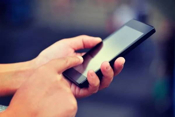 Brasil ganha 986,5 mil linhas de telefone celular em novembro