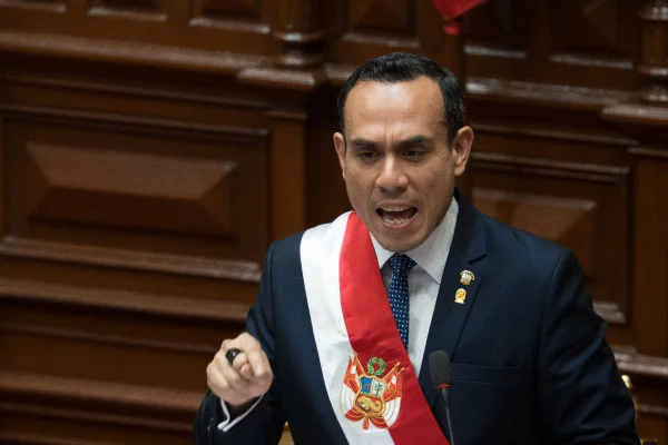 Foto colorida do José Jeri, presidente do Parlamento peruano que assumiu o cargo de presidente da república após derrubada de Dina Boluarte