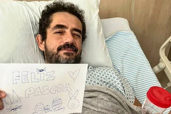 Após ser internado com fortes dores, Felipe Andreoli volta à TV