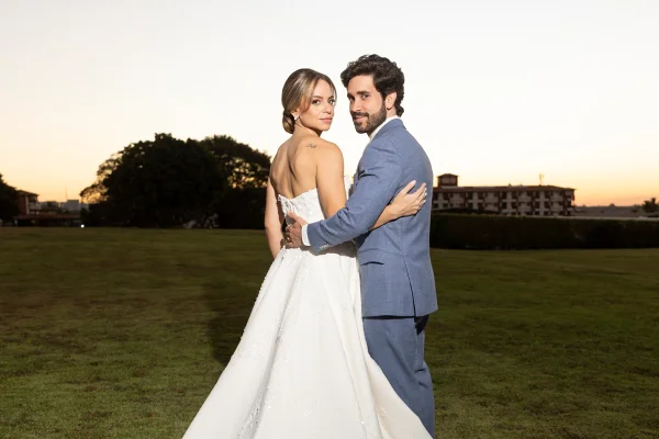 Amanda Pfeifer e Lucas Amorim se casam em cerimônia deslumbrante