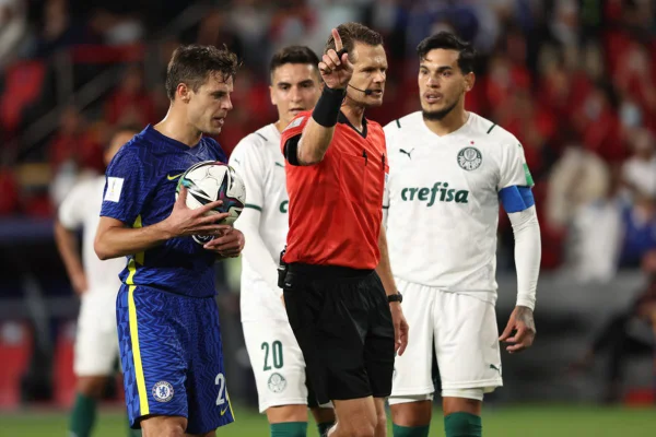 Azpilicueta engana jogadores do Palmeiras