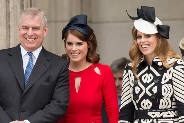 Ex-princesas? Status de Eugenie e Beatrice após Andrew perder título