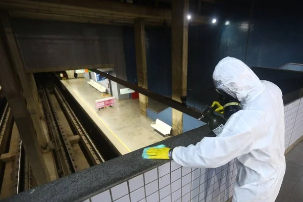 Comando Conjunto Planalto realiza a desinfecção da Estação Central do metrô em Brasília