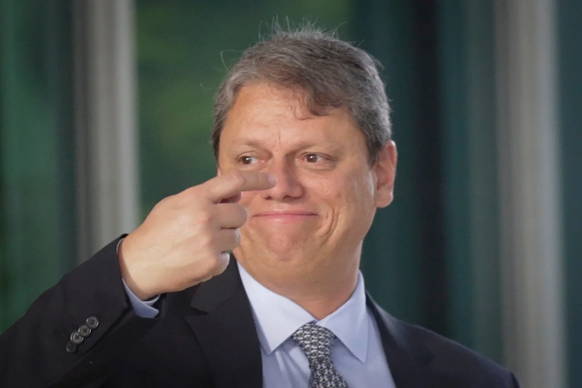 O conselho de aliados a Tarcísio sobre trocar o Republicanos pelo PL 1 Tarcísio de Freitas discursa -- Metrópoles