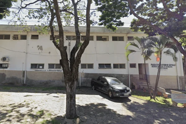 Imagem colorida da fachada da Delegacia de Polícia Civil de Sumaré - Metrópoles