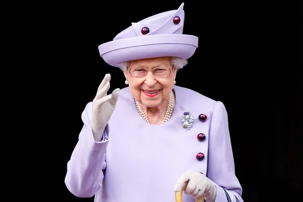 Questões de saúde obrigam rainha Elizabeth a mudar papéis na monarquia