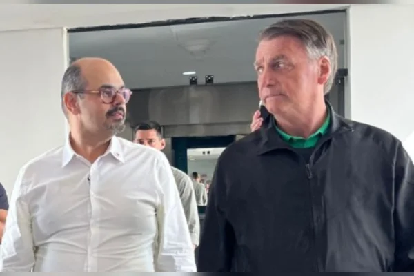 Mateus Simões ao lado do presidente Jair Bolsonaro