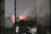 Incêndio de grandes proporções atinge galpão na Lapa, zona oeste de São Paulo Incêndio de grandes proporções atinge galpão na Lapa, zona oeste de São Paulo