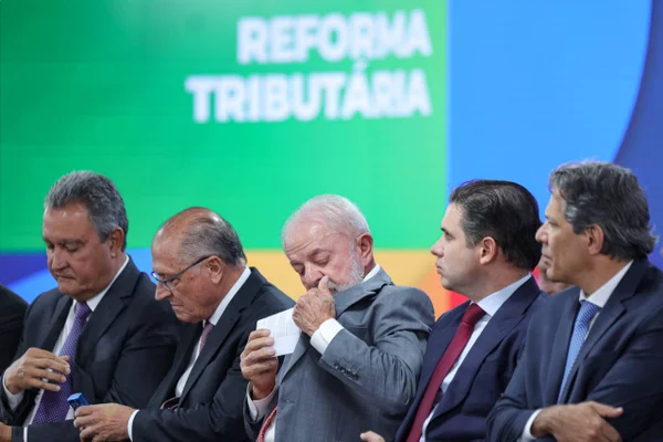 Motta nega desgaste com Planalto por divergência sobre PEC e PL da 6×1