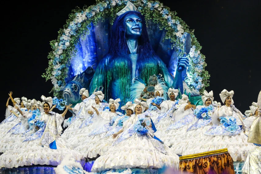 Veja imagens do desfile de sábado no Sambódromo do Anhembi, em São Paulo - imagem 27 Veja imagens do desfile de sábado no Sambódromo do Anhembi, em São Paulo - imagem 27