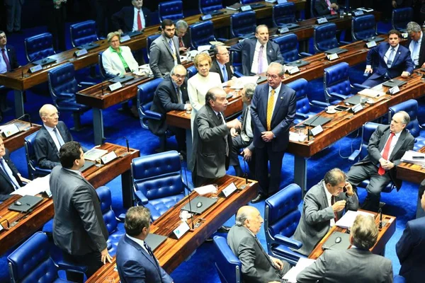“Governo não vai acabar após lista do Janot”, diz Aloysio Nunes