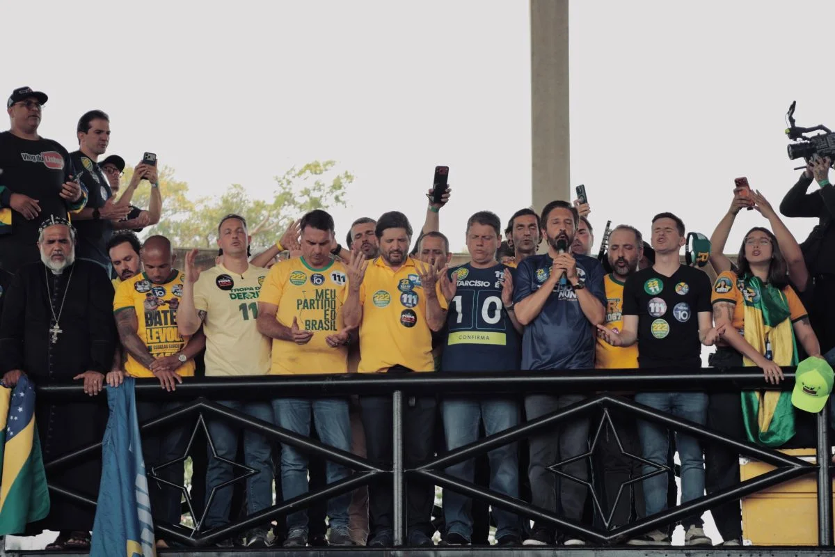 Flávio Bolsonaro diz que ouvirá Tarcísio e aliados sobre indicação para STF - imagem 8 Flávio Bolsonaro diz que ouvirá Tarcísio e aliados sobre indicação para STF - imagem 8