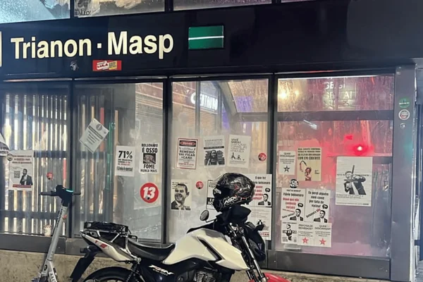 Metrô divulga imagens de vandalismo nas estações em ato pró-Lula; veja - destaque galeria