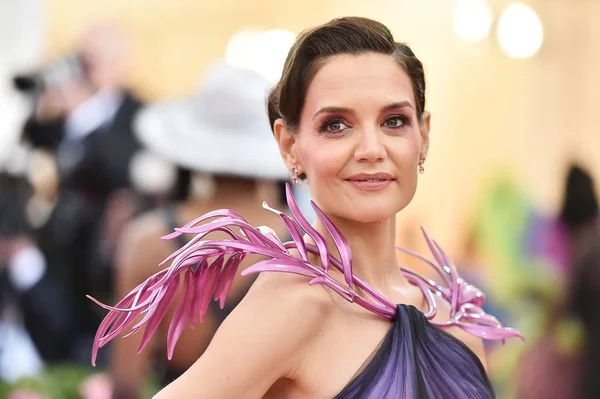 Street style: Katie Holmes emplaca 1ª tendência do outono de 2020