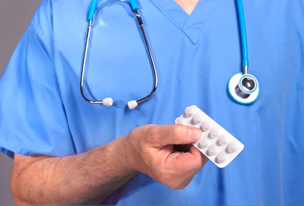 Médico oferece Pílulas de estatina para pacientes com colesterol alto - Metrópoles - diabetes