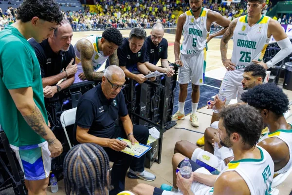 Basquete: Petrovic aponta rebotes como motivo da derrota nas Eliminatórias