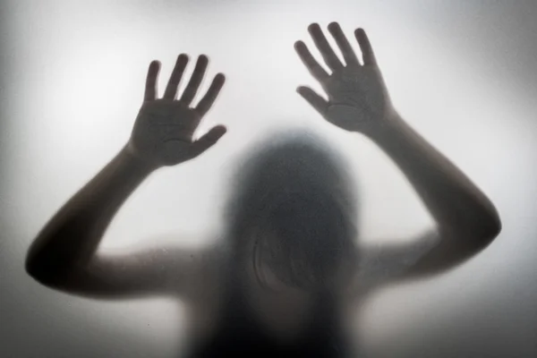 MS: abusada e ameaçada em casa, menina de 10 anos surta em escola