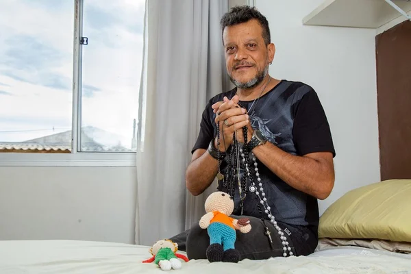 Pela fé: cantor do Coisa Nossa supera câncer e abrirá instituto